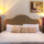 Dimora I Manichei Penzion Monforte dʼAlba