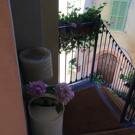 Гостевой дом Dimora I Manichei Монфорте-д'Альба