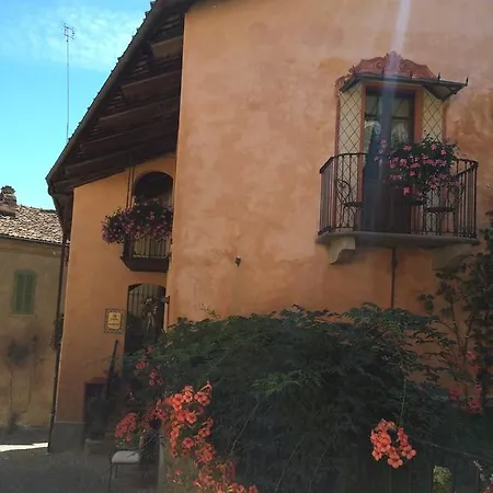 Dimora I Manichei Монфорте-д'Альба