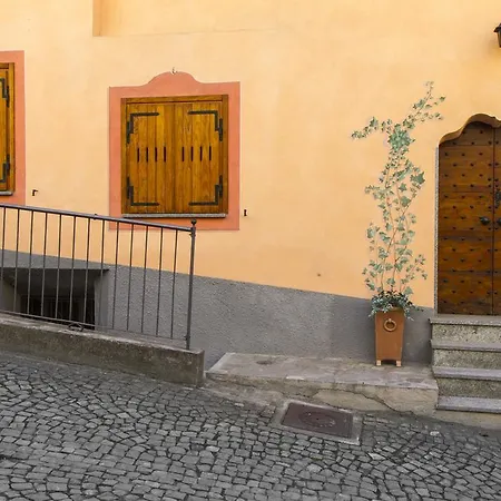 Dimora I Manichei Монфорте-д'Альба